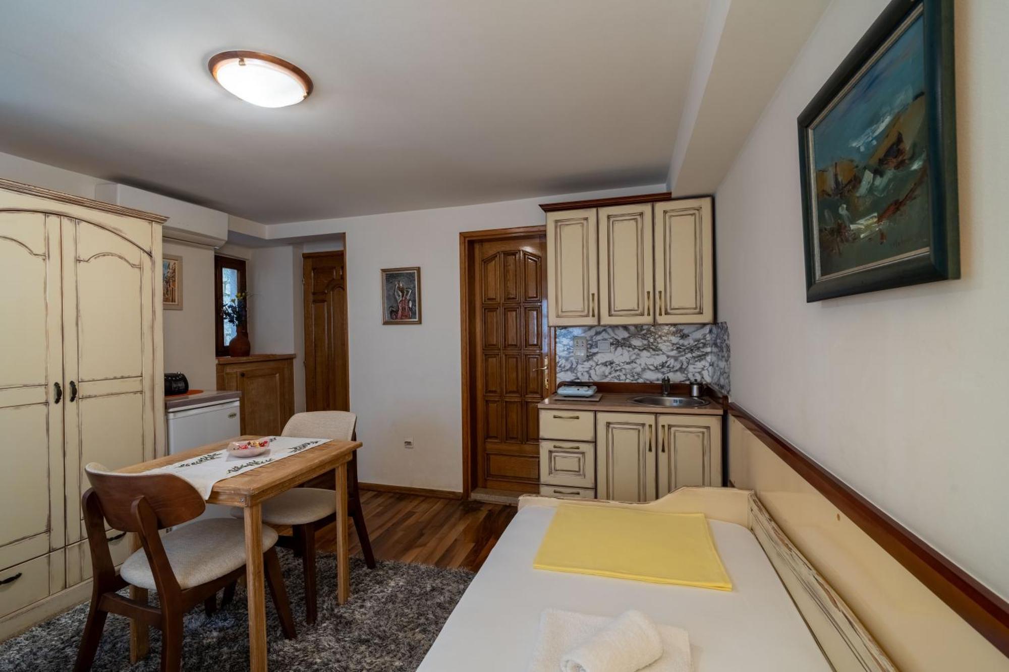 Studios Belvi Kotor Extérieur photo