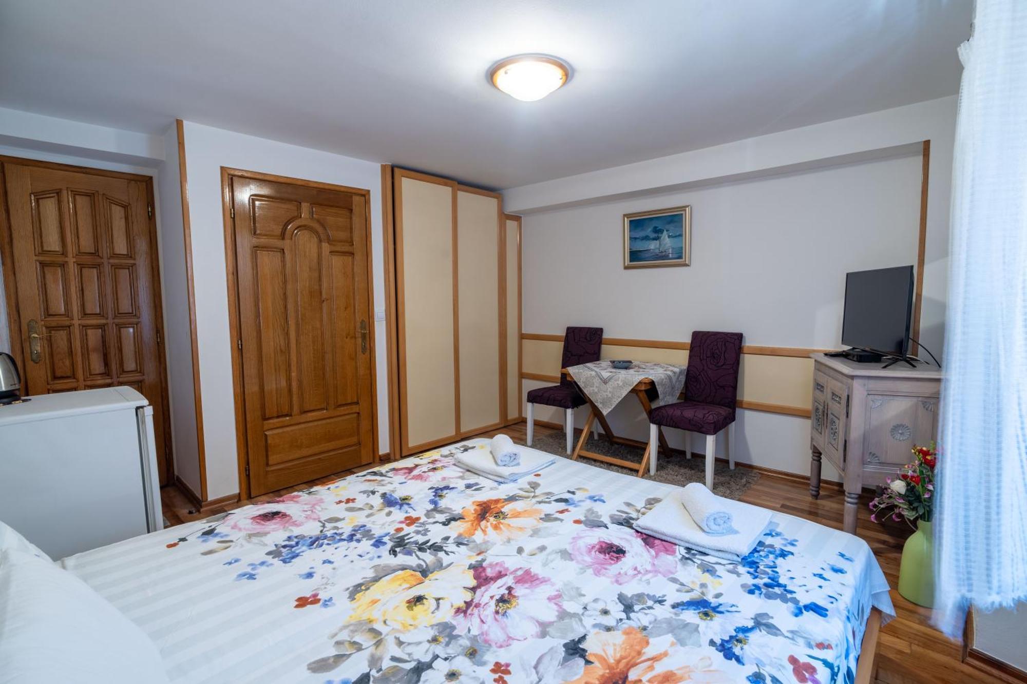 Studios Belvi Kotor Extérieur photo