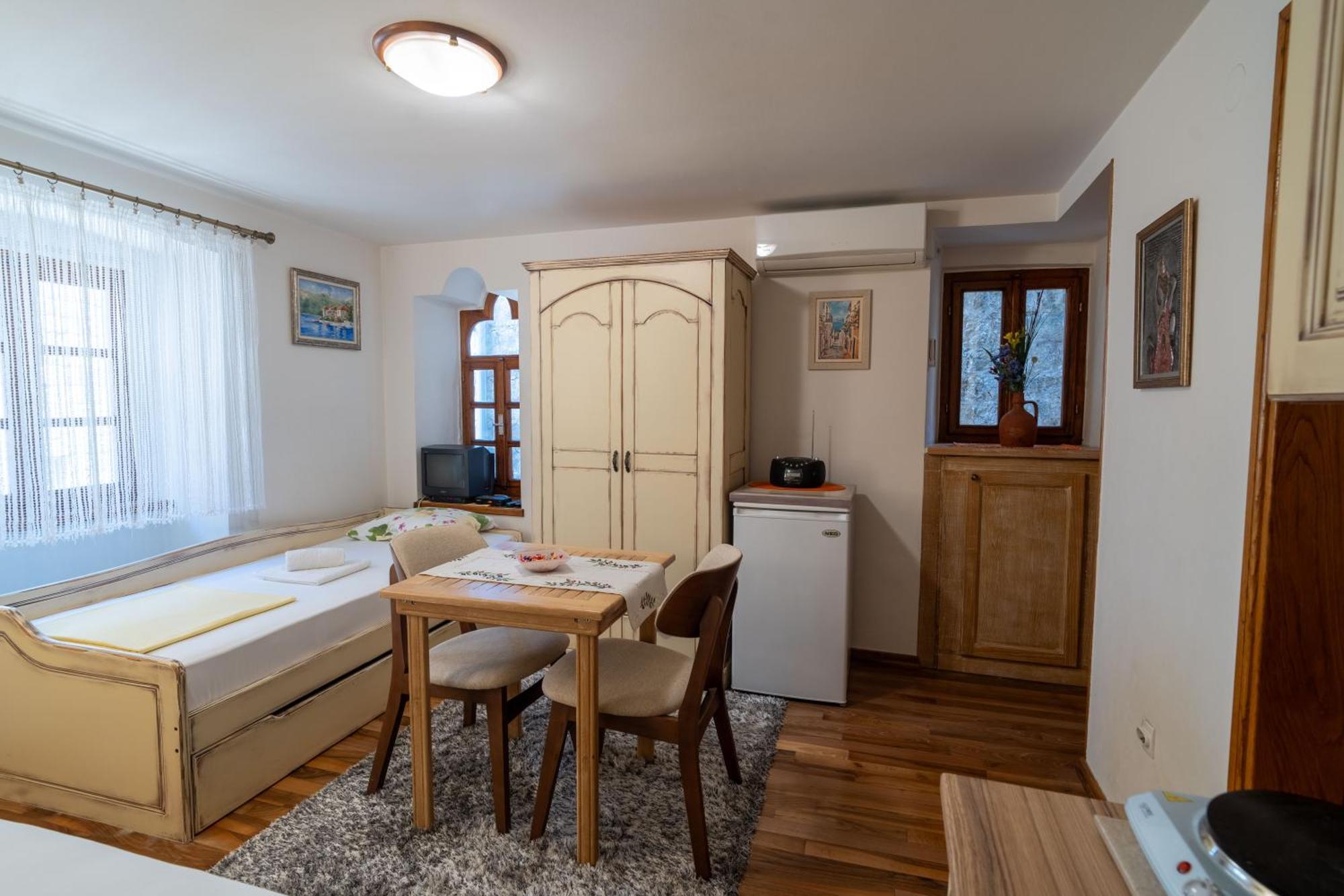 Studios Belvi Kotor Extérieur photo