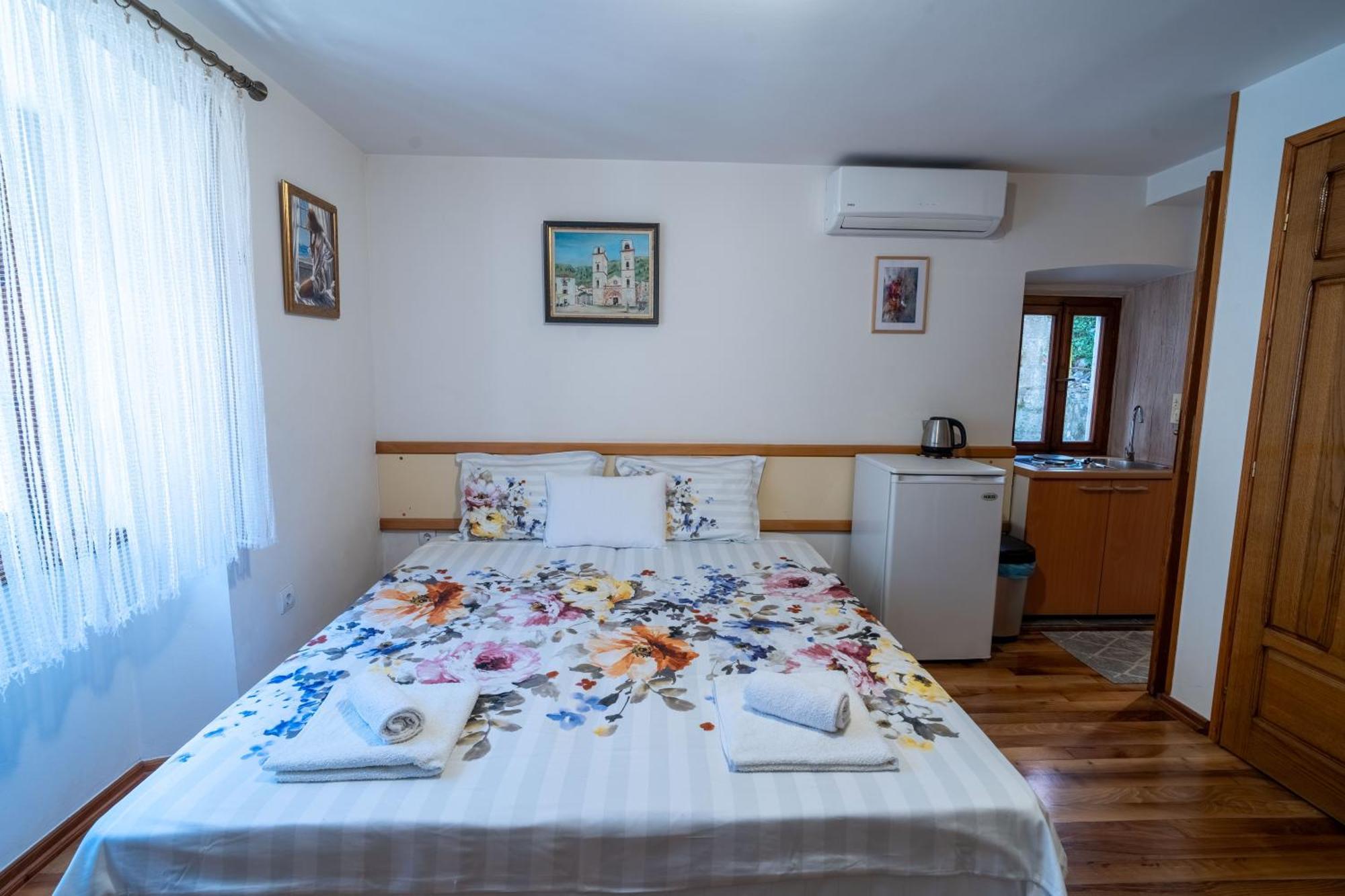 Studios Belvi Kotor Extérieur photo