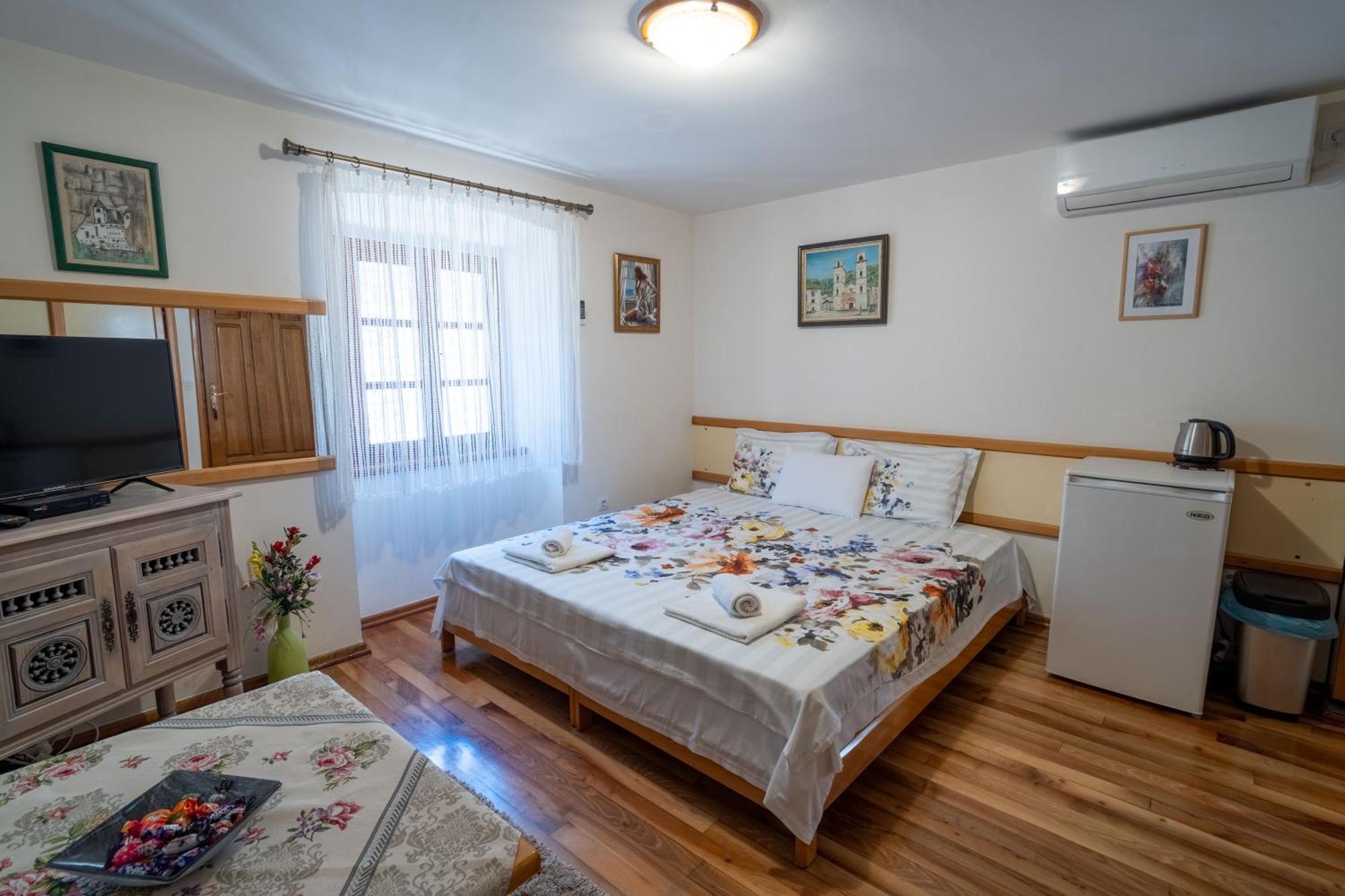 Studios Belvi Kotor Extérieur photo