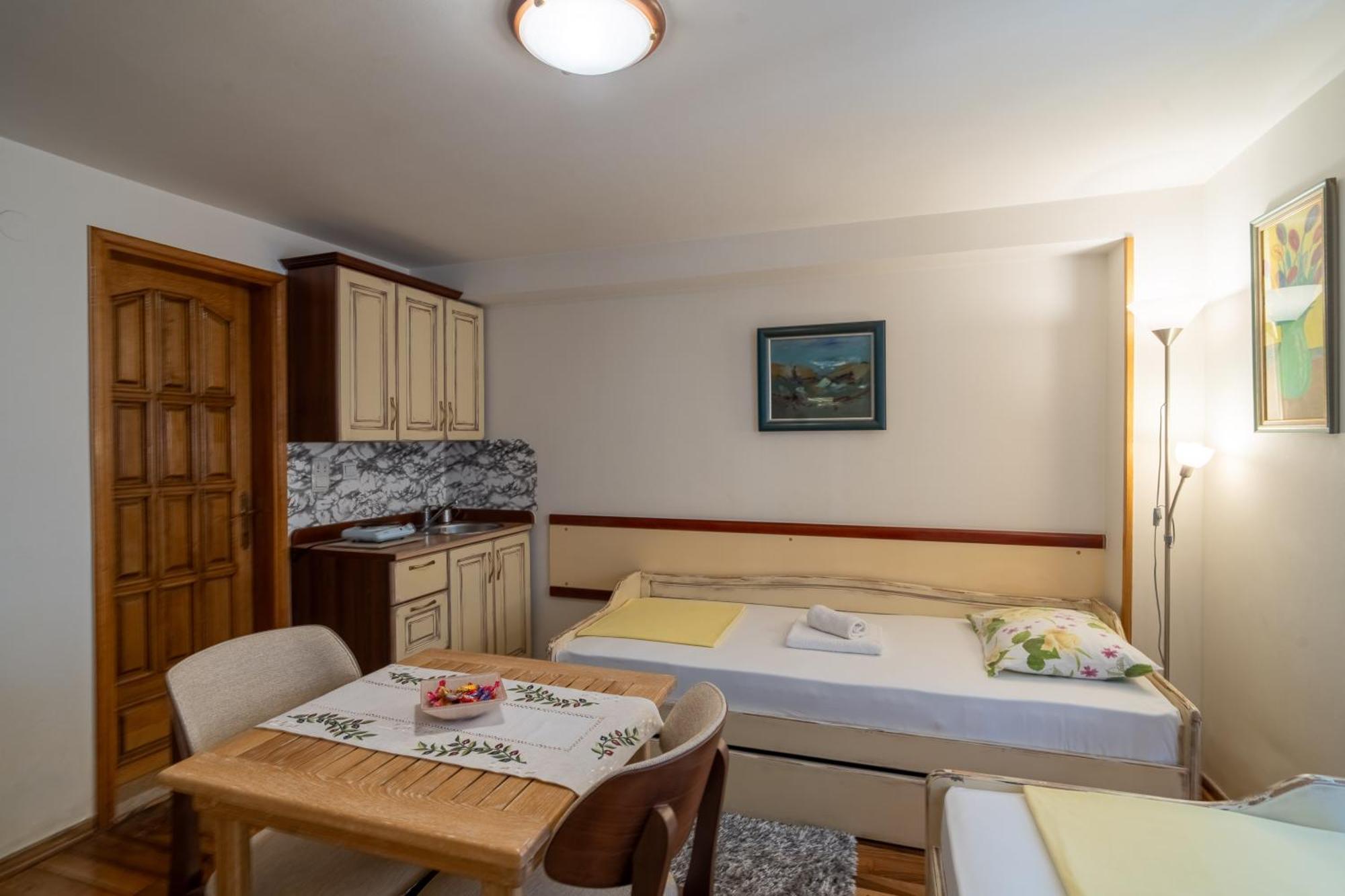 Studios Belvi Kotor Extérieur photo