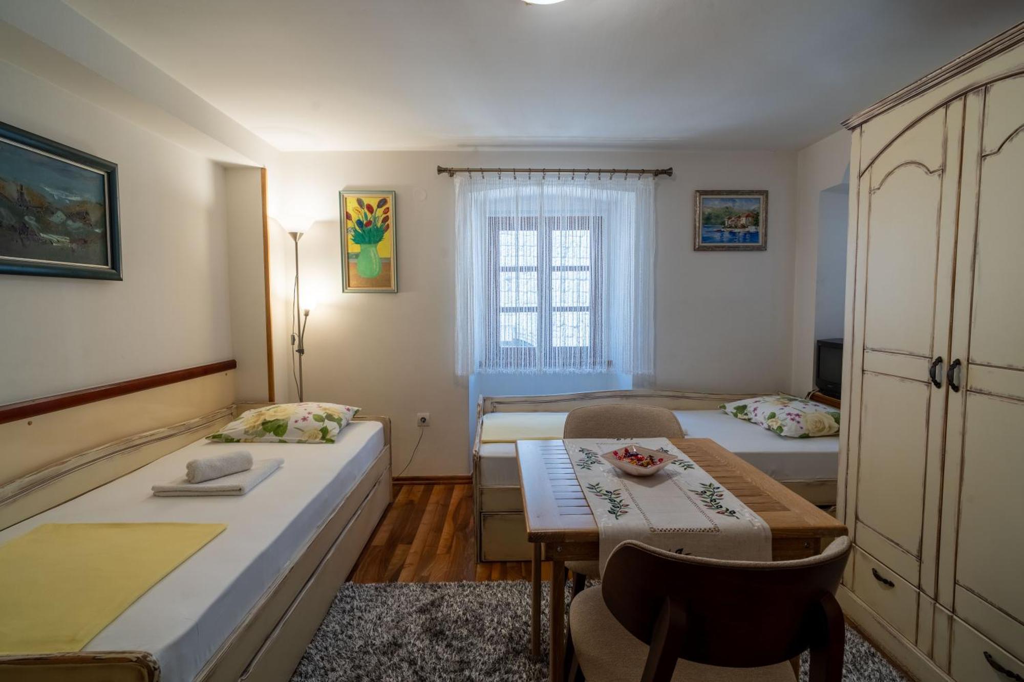 Studios Belvi Kotor Extérieur photo