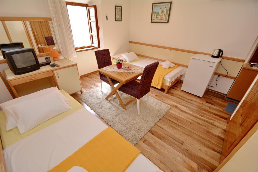 Studios Belvi Kotor Extérieur photo