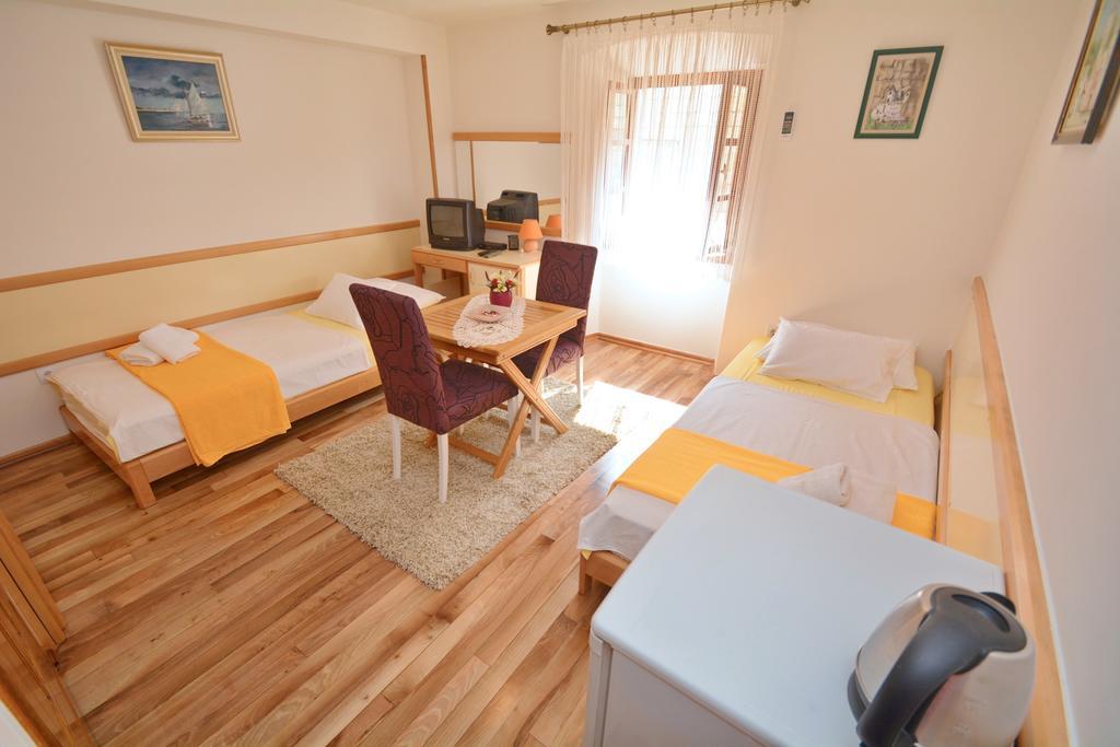 Studios Belvi Kotor Extérieur photo