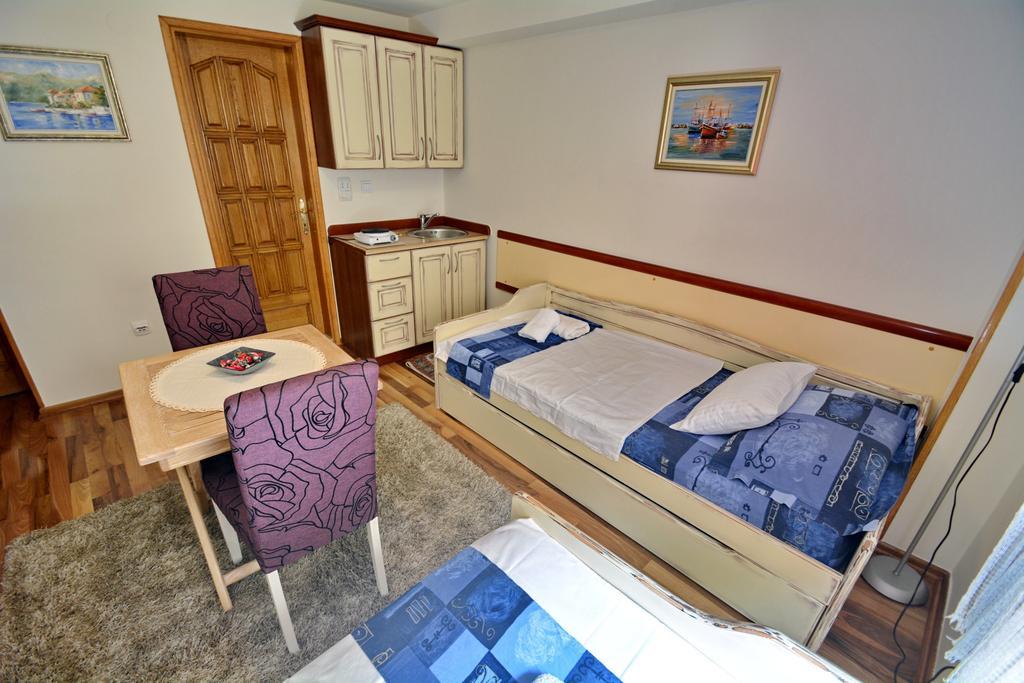 Studios Belvi Kotor Extérieur photo