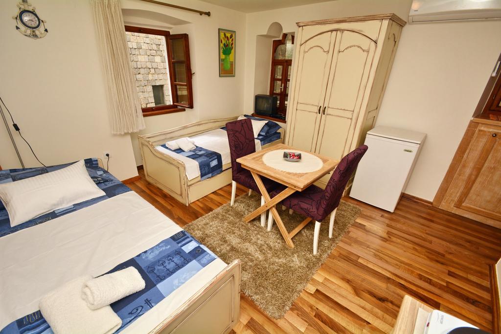 Studios Belvi Kotor Extérieur photo