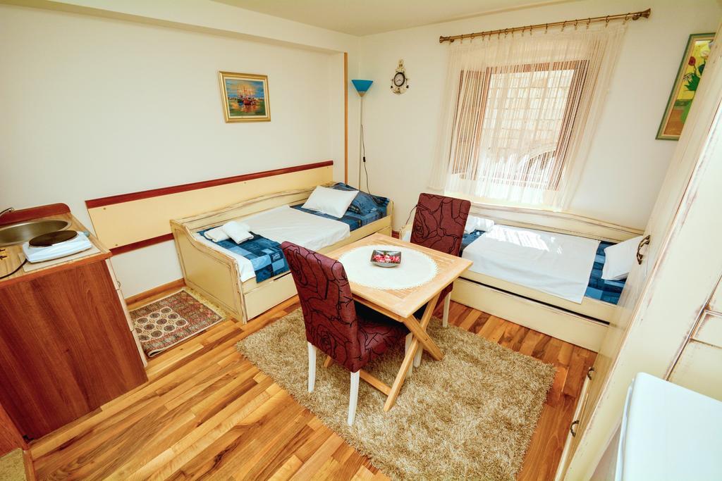 Studios Belvi Kotor Extérieur photo